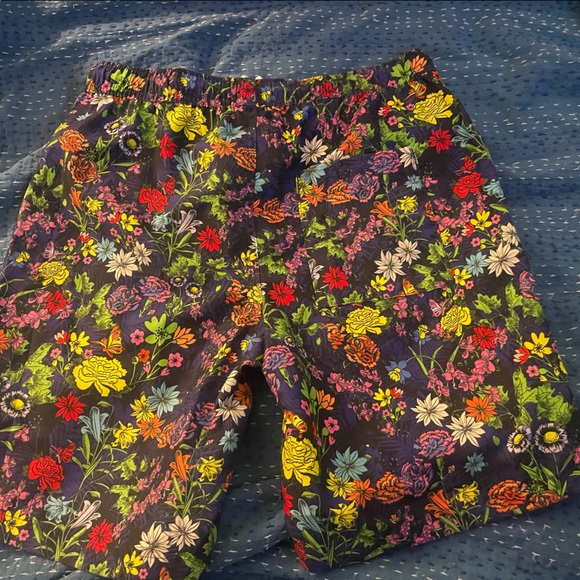 Shorts - Picture 3 of 3